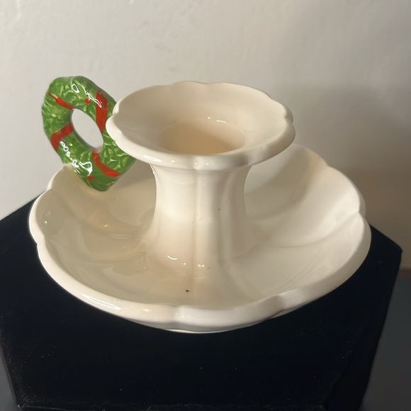 Vintage Colonial Candle White Taper Candle Holder with Christmas Wreath Handle - Picture 4 of 8